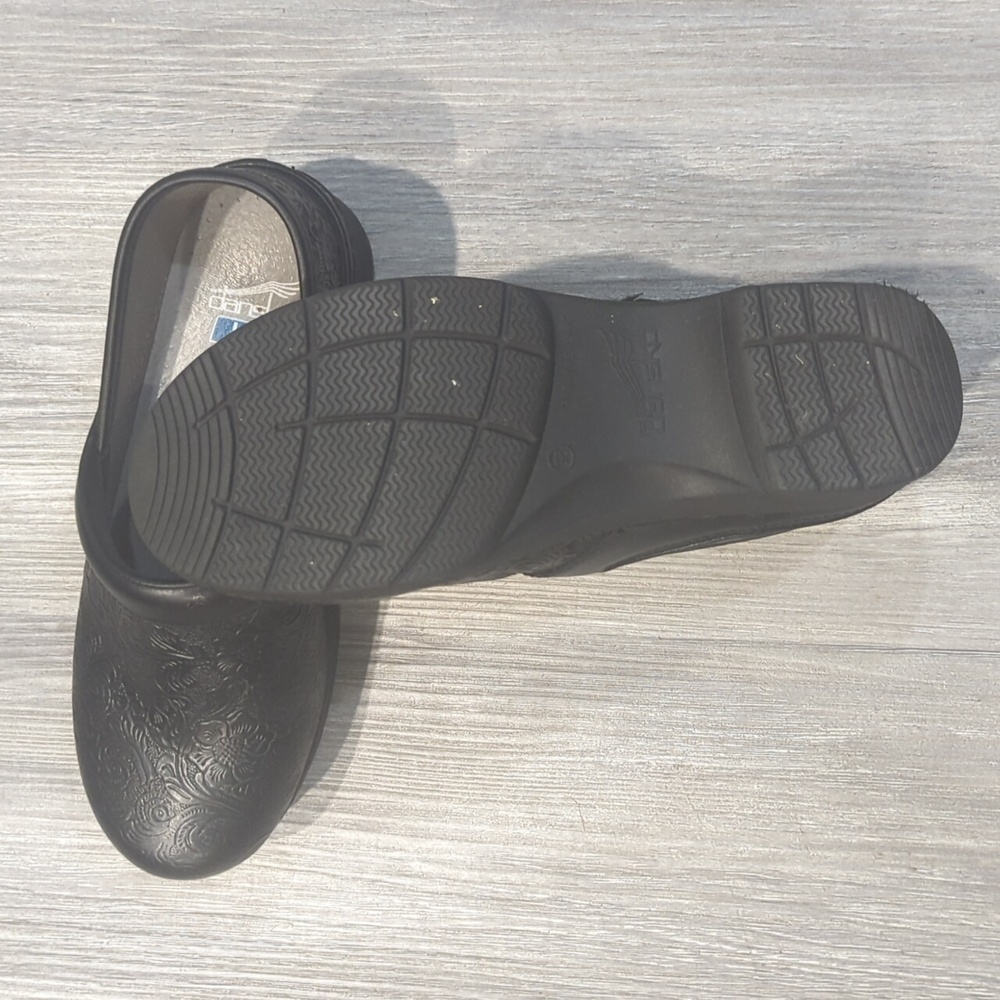 Dansko Black Floral Tooled Leather Clogs 38 - Picture 4 of 5